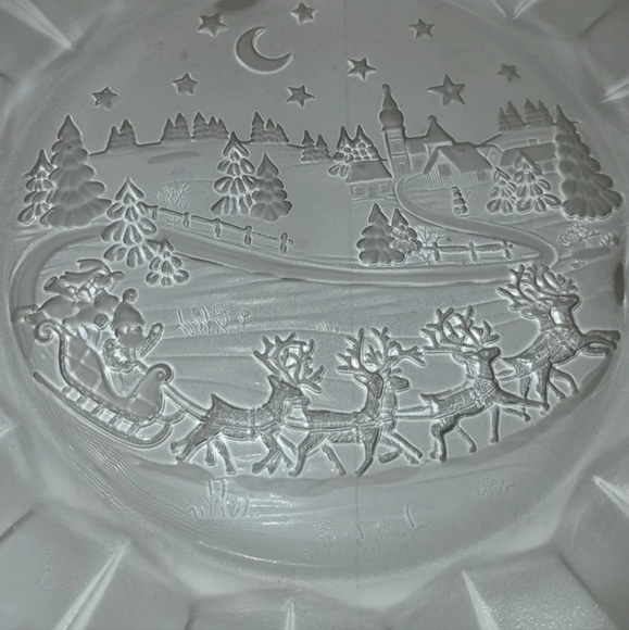 COPY - MIKASA Fluted Crystal Platter - Christmas Scene - Picture 2 of 2